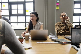 女子KTV里演MV被服务员看到后的尴尬瞬间 女子KTV里演MV被服务员看到后的尴尬瞬间