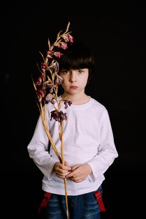 赵丽颖短发秋意写真——时尚与气质的完美融合 赵丽颖短发秋意写真——时尚与气质的完美融合