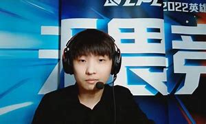 职业电竞与陪玩赛场之外的抉择