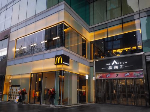 荣耀全球首家旗舰店成都的宽窄之门与世界荣耀的交汇点