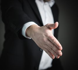 小伙称因拒绝参加10公里跑步被辞退，职场健康管理的双刃剑效应